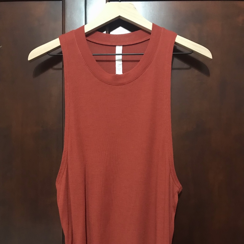 Alo Yoga "Heat Wave" Style Tank Top